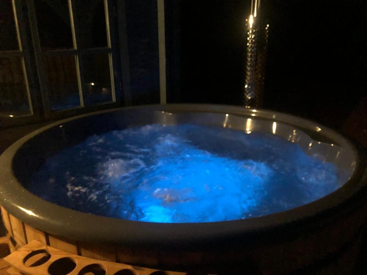 Highland Cabin - Relaxing Hot Tub 因弗内斯 外观 照片