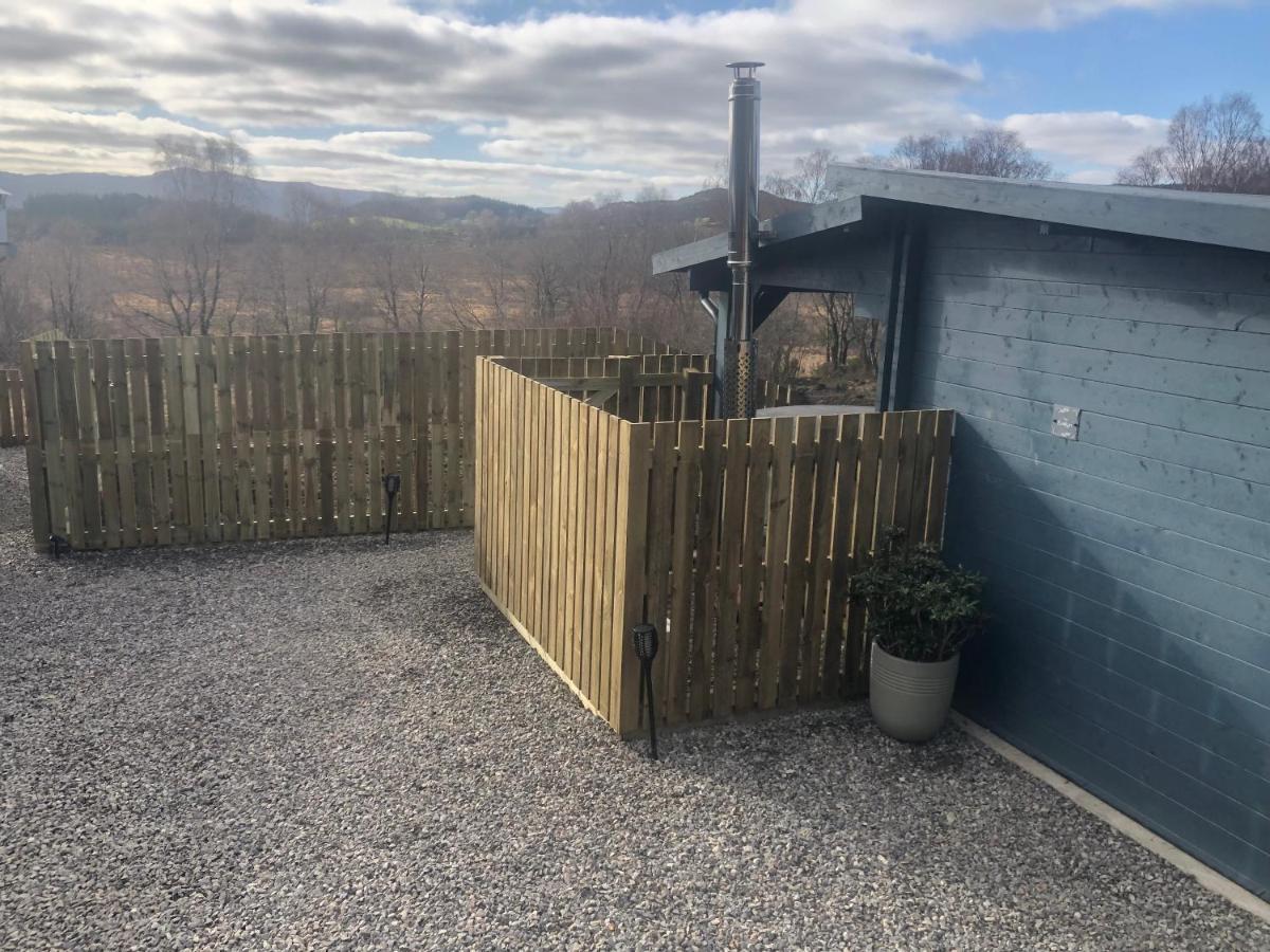 Highland Cabin - Relaxing Hot Tub 因弗内斯 外观 照片